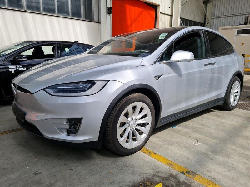 Tesla Model X • 2018 • 47,000 km 1