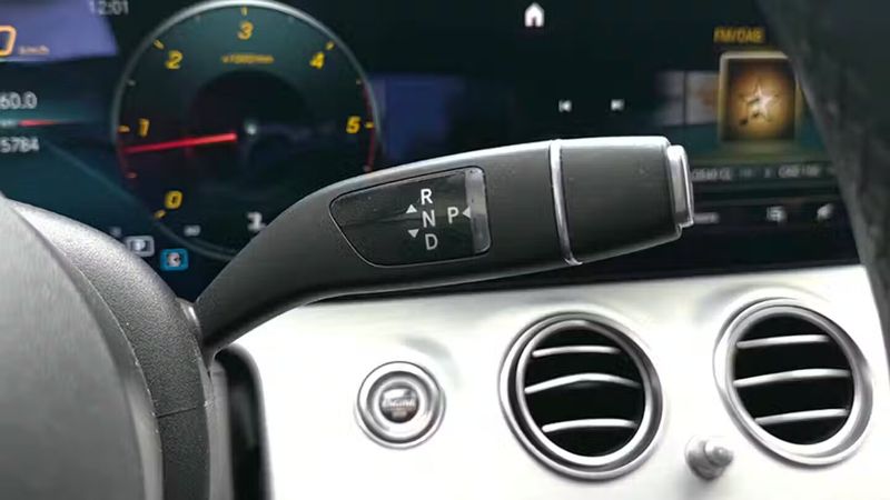 Mercedes-Benz E • 2020 • 115,784 km 3