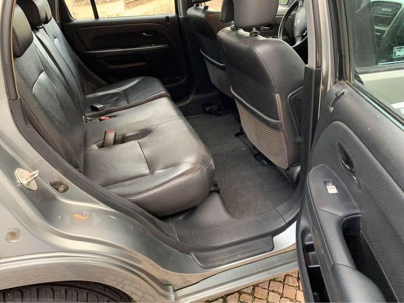 Honda CR-V • 2006 • 342,000 km 6