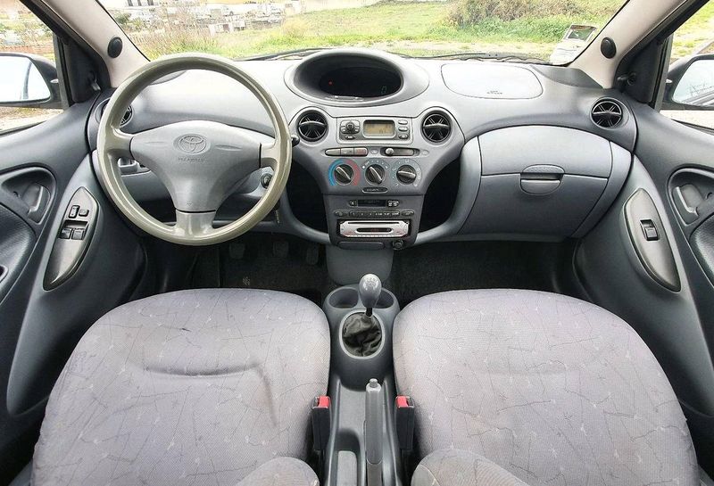 Toyota Yaris • 2001 • 200,000 km 2
