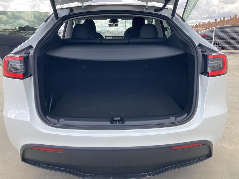 Tesla Model Y • 2024 • 2,458 km 15