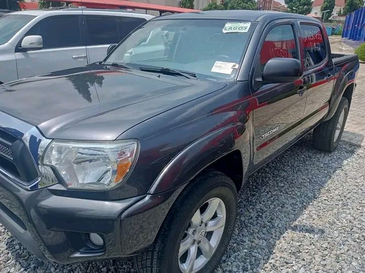 Toyota Tacoma • 2017 • 50,000 km 1
