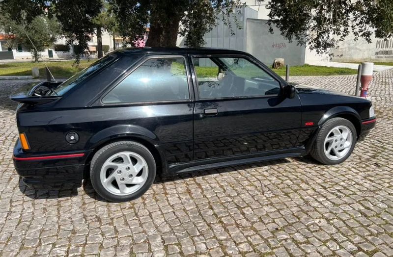 Ford Escort • 1988 • 102,000 km 2