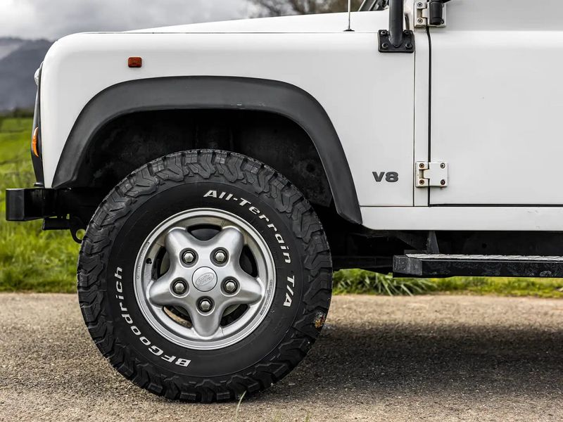 Land Rover Defender • 1998 • 122,600 km 5
