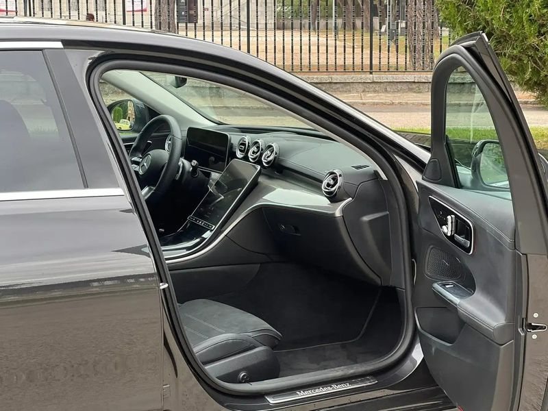 Mercedes-Benz C-Class • 2022 • 13,400 km 9