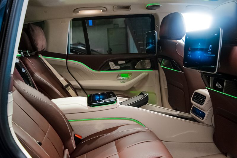 Mercedes-Benz Maybach • 2024 • 3,800 km 10