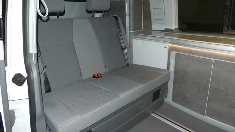 Volkswagen California • 2021 • 60,254 km 6