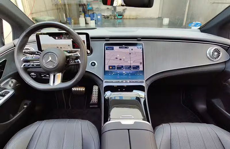 Mercedes-Benz E • 2022 • 11,997 km 4