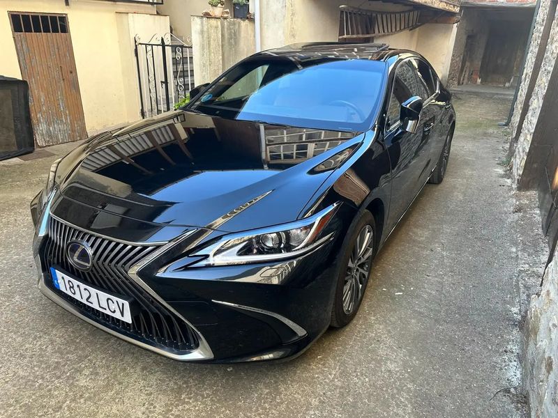 Lexus ES • 2019 • 39,000 km 3