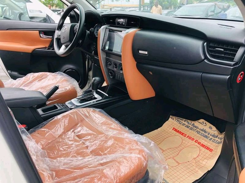 Toyota Fortuner • 2017 • 3 km 2