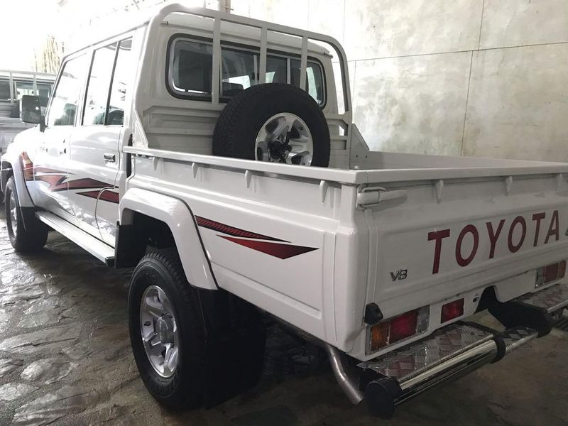 Toyota Land Cruiser • 2018 • 2 km 2