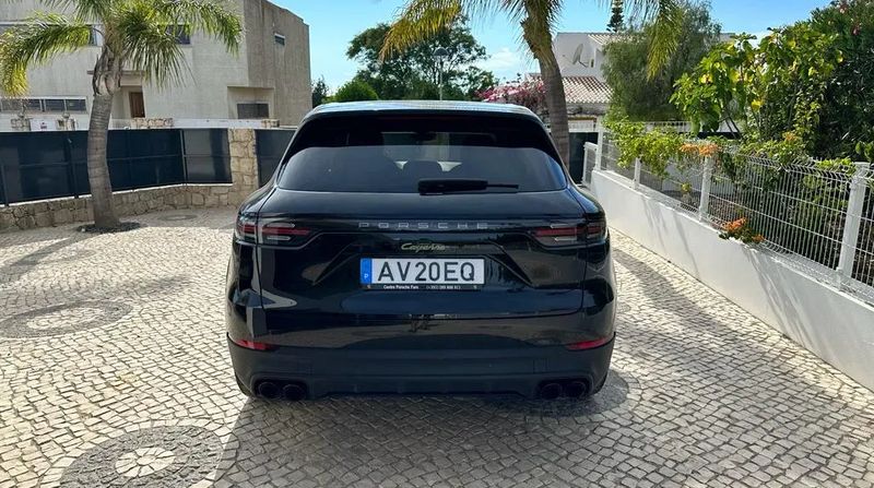 Porsche Cayenne • 2022 • 8,053 km 2