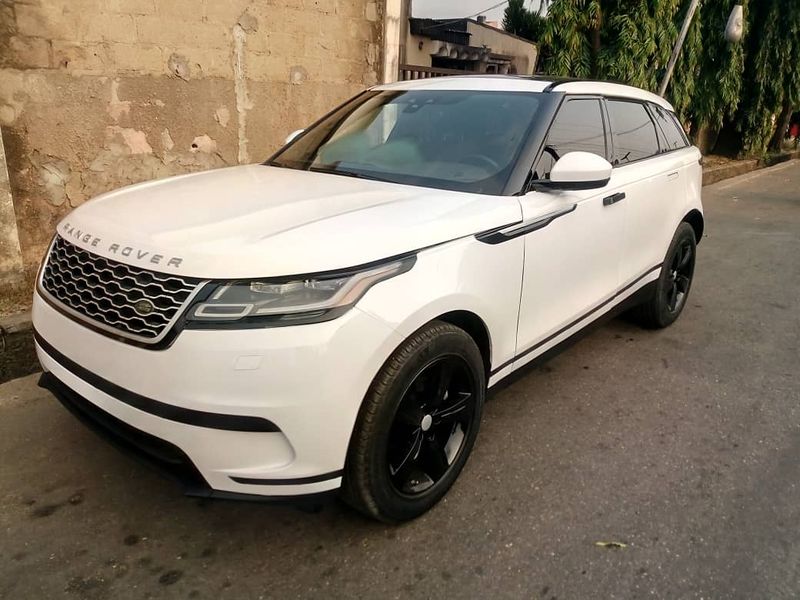 Land Rover Range Rover Velar • 2019 • 3 km 1