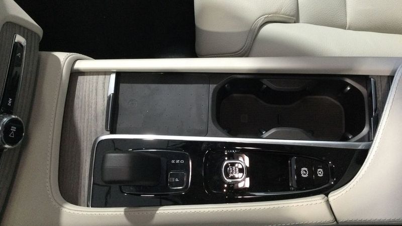 Volvo XC90 • 2023 • 12,000 km 13