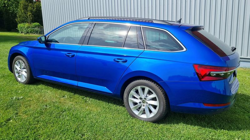 Škoda Superb • 2020 • 83,445 km 3