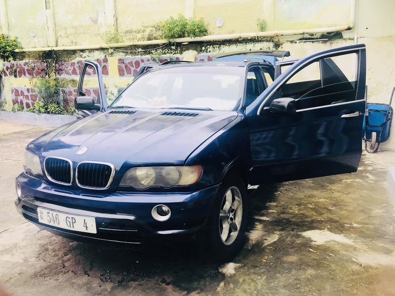 BMW X5 • 2003 • 169,000 km 3
