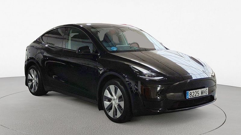 Tesla Model Y • 2023 • 46,686 km 3