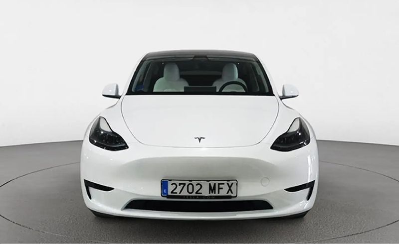 Tesla Model Y • 2023 • 18,300 km 5