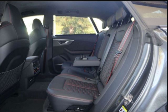 Audi Q8 • 2020 • 80,000 km 3