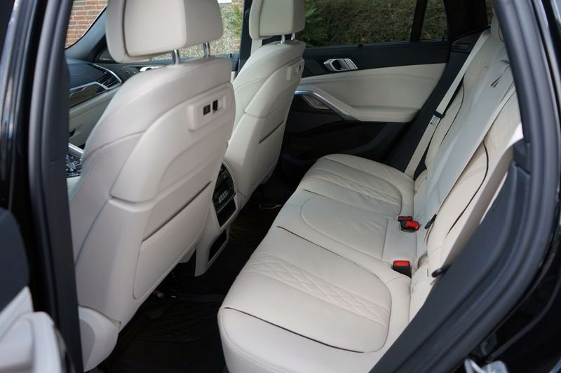 BMW X6 • 2023 • 38,000 km 4