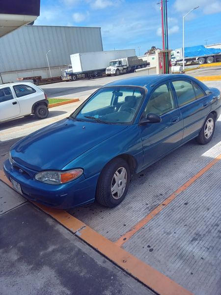 Ford Escort • 1998 • 240,000 km 2