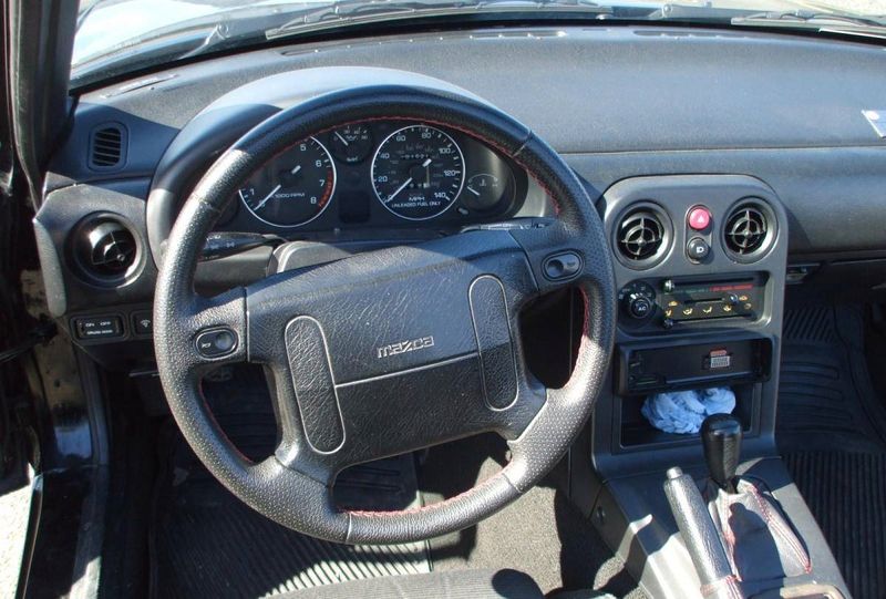 Mazda MX-5 Miata • 1990 • 160,000 km 5