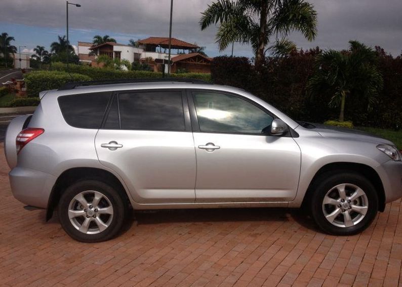 Toyota RAV4 • 2010 • 160,000 km 4