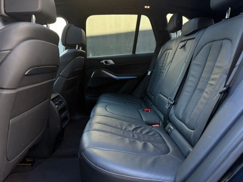 BMW X5 • 2020 • 89,000 km 3