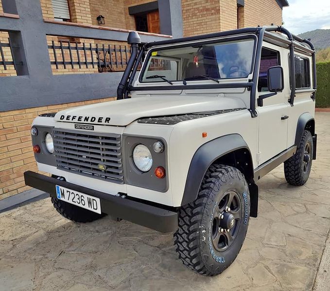 Land Rover Defender • 1998 • 173,000 km 1