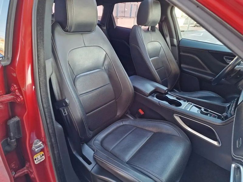 Jaguar F-Pace • 2018 • 195,000 km 9