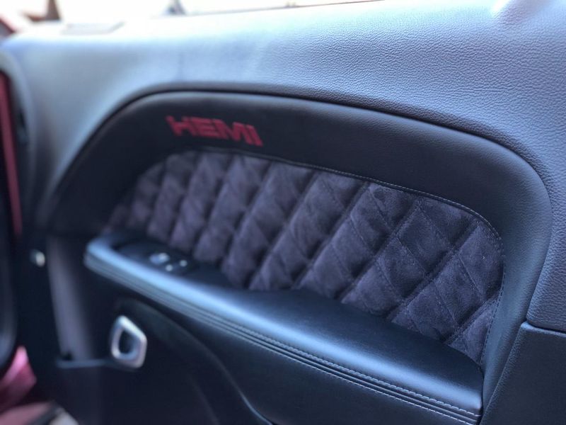 Dodge Challenger • 2017 • 127,000 km 9