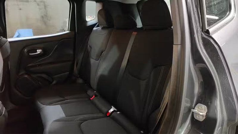 Jeep Renegade • 2024 • 23,000 km 3