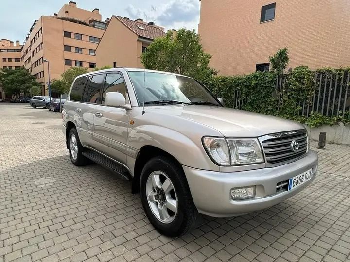 Toyota Land Cruiser • 2005 • 150,000 km 1