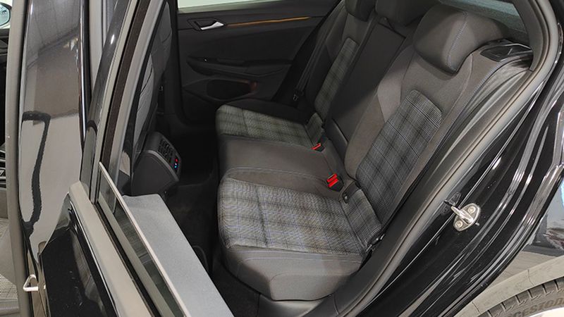 Volkswagen Golf • 2023 • 35,541 km 5