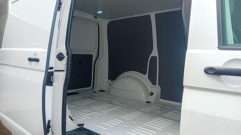 Volkswagen T5 Transporter Shuttle • 2024 • 25,000 km 8