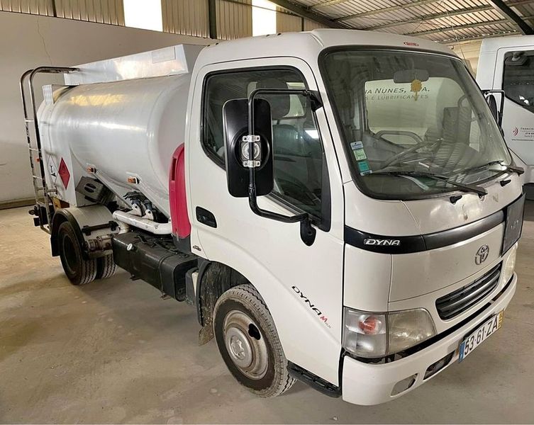 Toyota Dyna • 2004 • 90,000 km 1