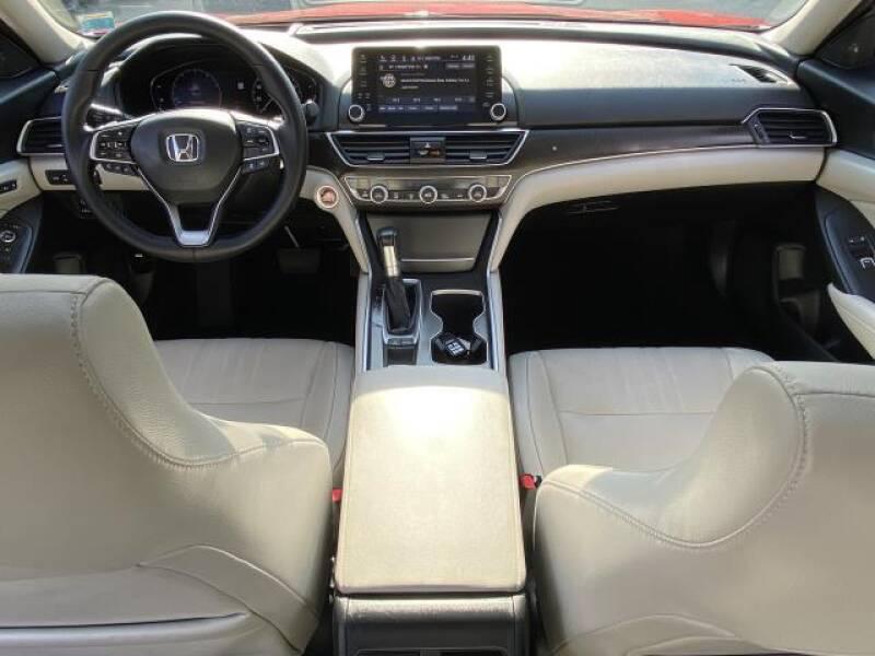 Honda Accord • 2018 • 9,651 km 8