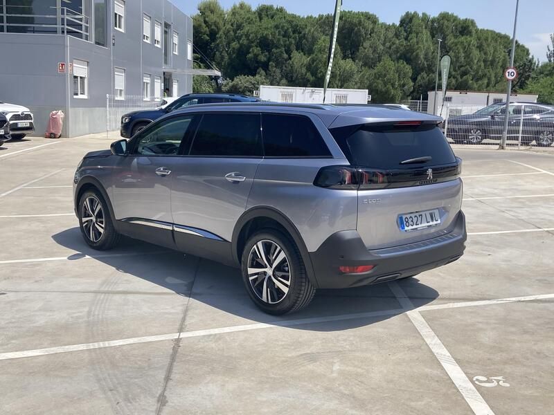 Peugeot 5008 • 2022 • 49,995 km 3