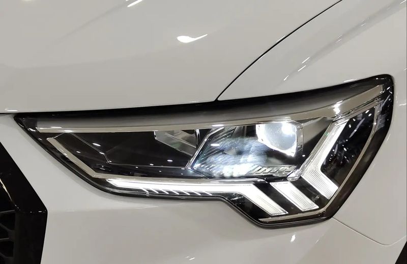 Audi Q3 • 2024 • 18,611 km 8