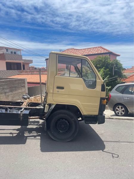 Toyota Dyna • 1988 • 188,000 km 2