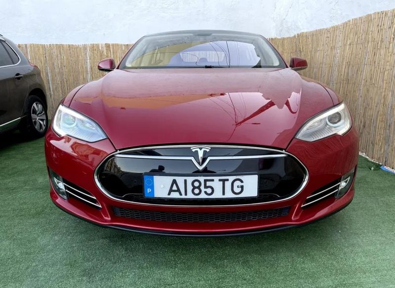 Tesla Model S • 2013 • 80,100 km 1