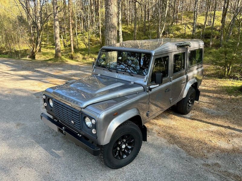Land Rover Defender • 2012 • 126,919 km 1