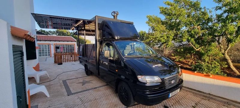 Hyundai H1 Van • 2003 • 90,000 km 2