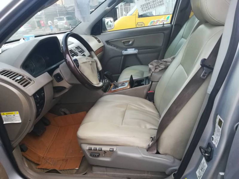 Volvo XC90 • 2005 • 133,059 km 2