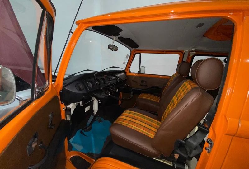 Volkswagen Caravelle • 1982 • 80,000 km 7