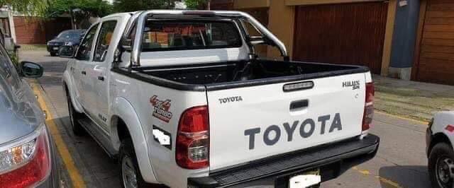 Toyota Hilux • 2014 • 65,000 km 4