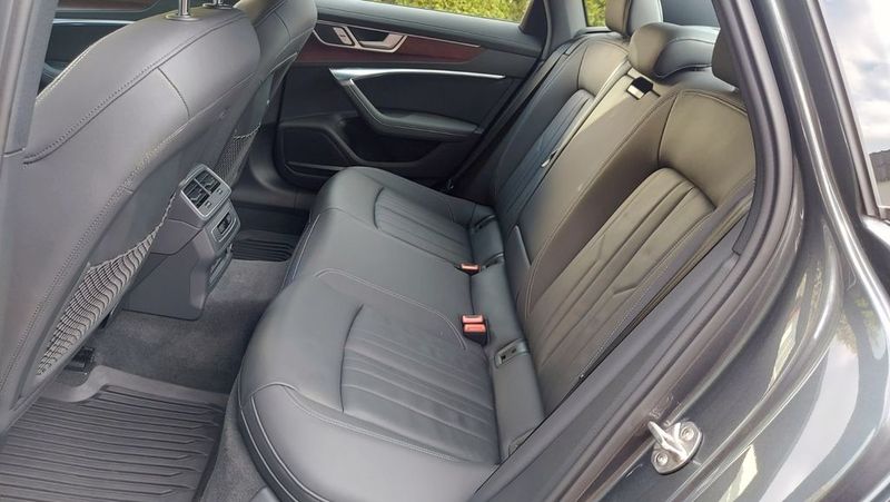 Audi A6 • 2020 • 18,100 km 6