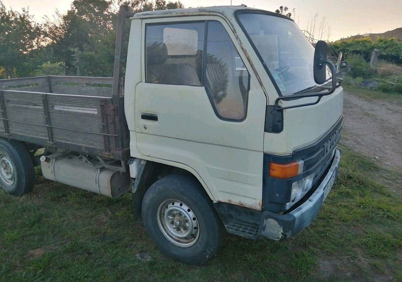 Toyota Dyna • 1986 • 250,000 km 2