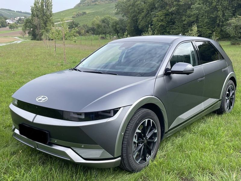 Hyundai Ioniq Electric • 2022 • 18,500 km 1
