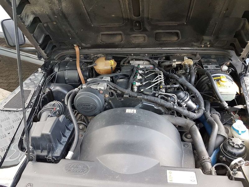 Land Rover Defender • 2007 • 209,200 km 13